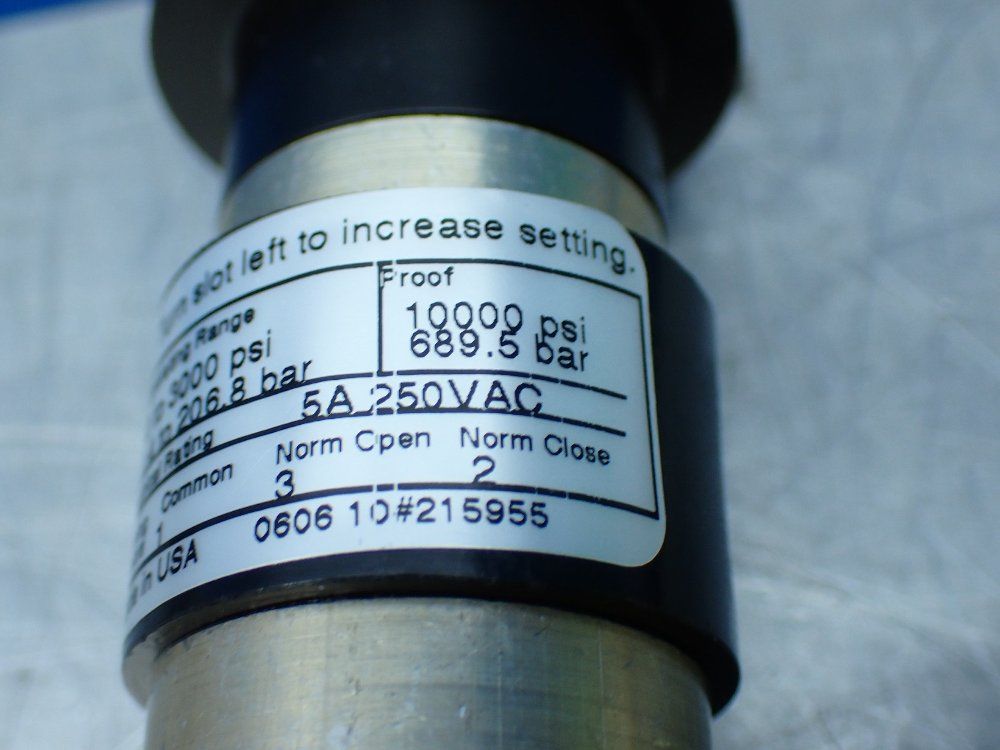 United Electric 180-3000psi Operating Range Pressure Switch - 10-f14