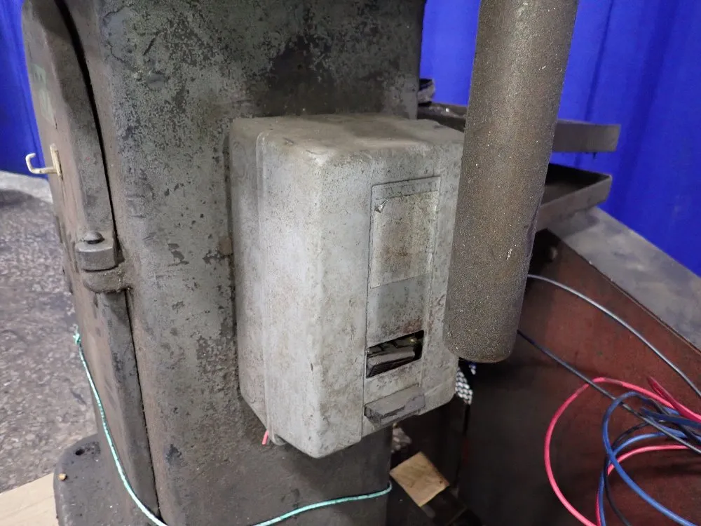 Davis 18 1/2" X 29 1/4" Keyseater