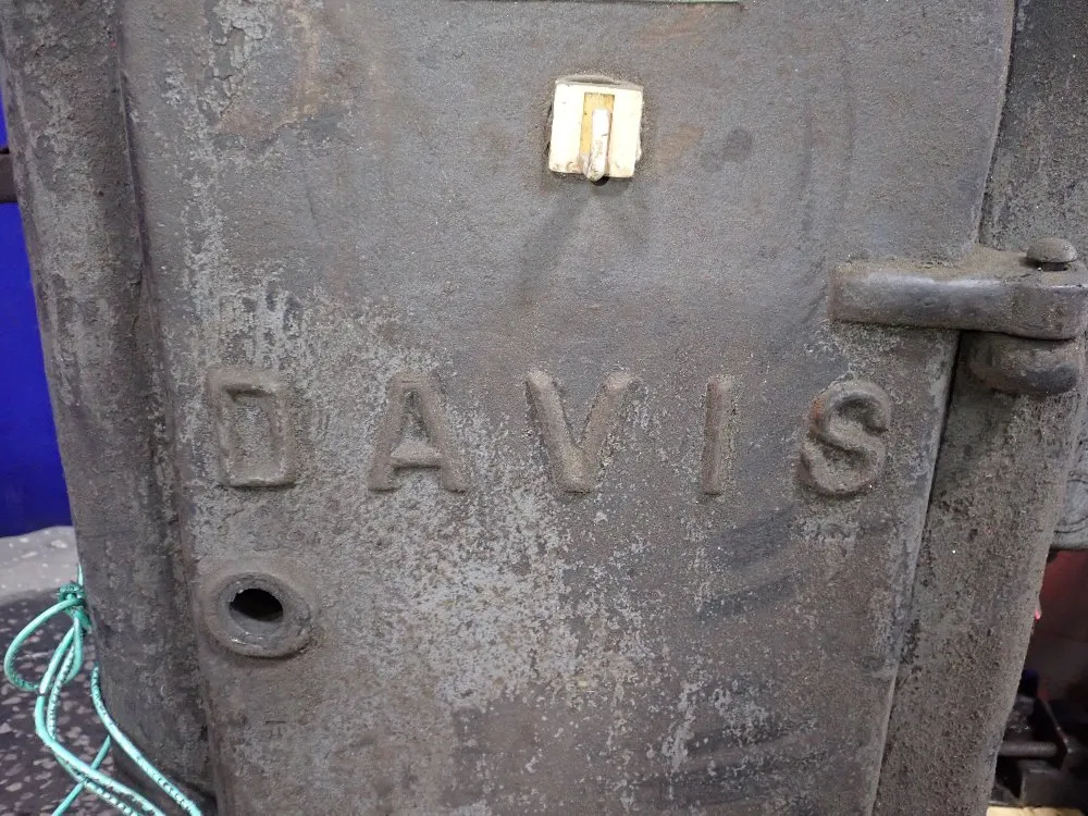 Davis 18 1/2" X 29 1/4" Keyseater