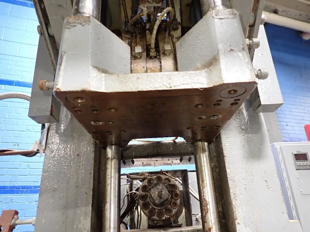 Newbury Vertical Injection Molder - V4-30ars