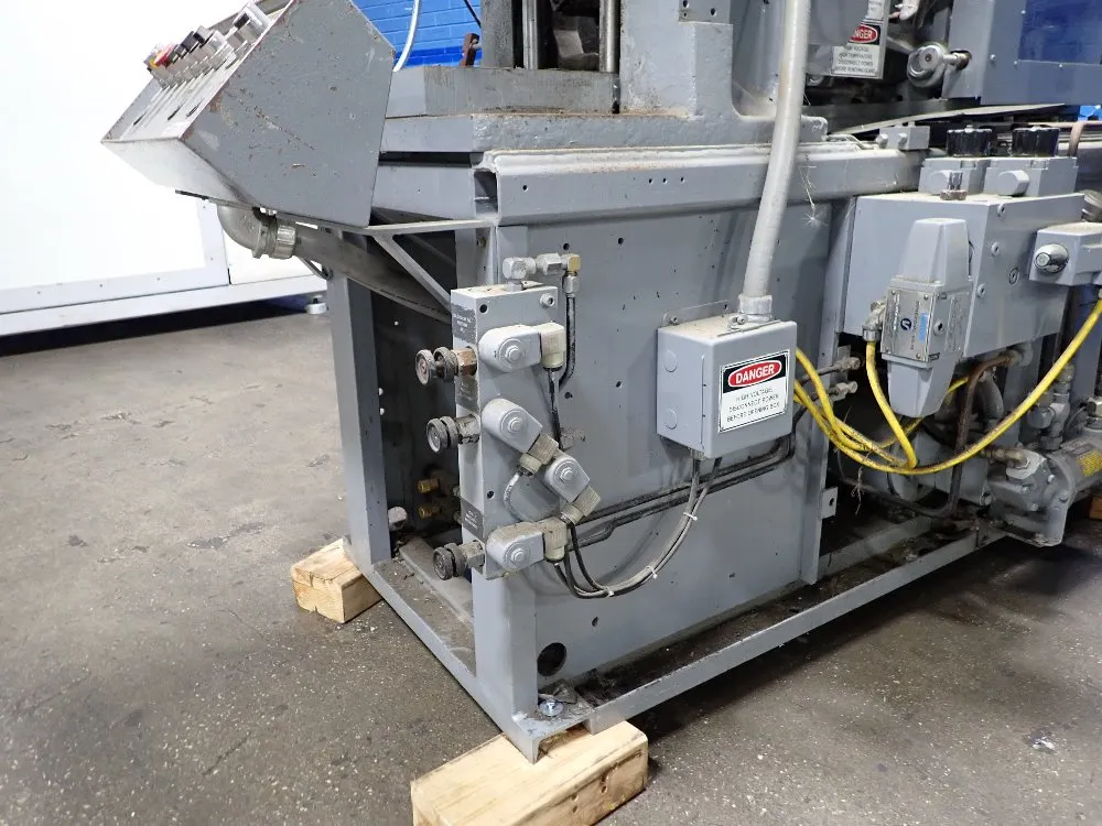 Newbury Vertical Injection Molder - V4-30ars