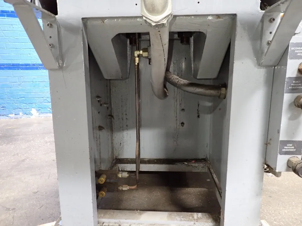 Newbury Vertical Injection Molder - V4-30ars