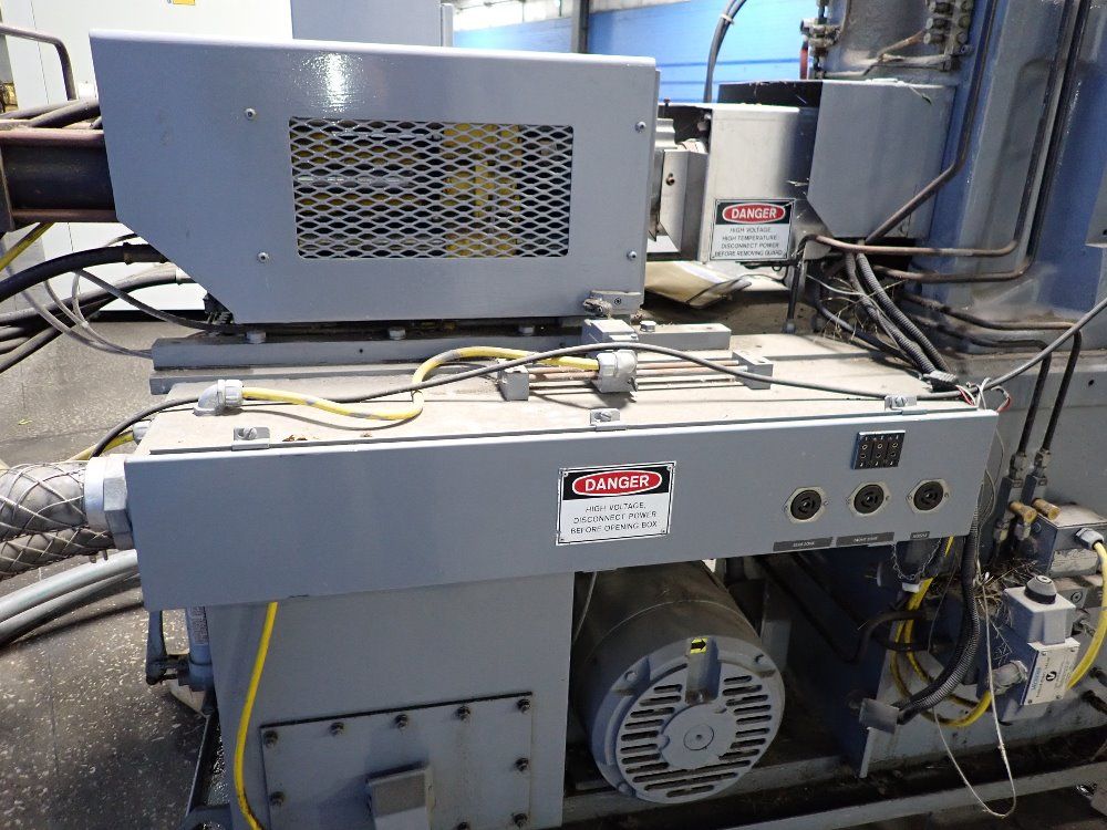 Newbury Vertical Injection Molder - V4-30ars