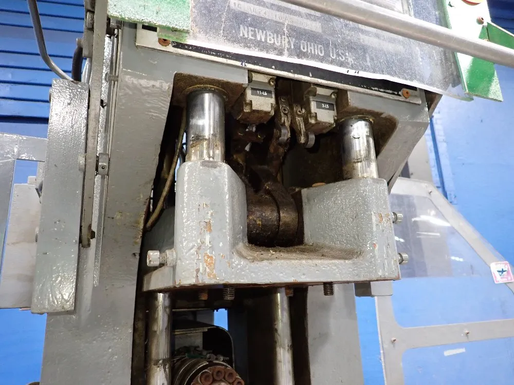 Newbury Vertical Injection Molder - V4 30ars