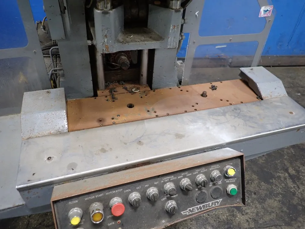 Newbury Vertical Injection Molder - V4 30ars