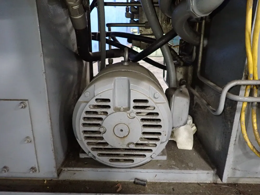 Newbury Vertical Injection Molder - V4 30ars