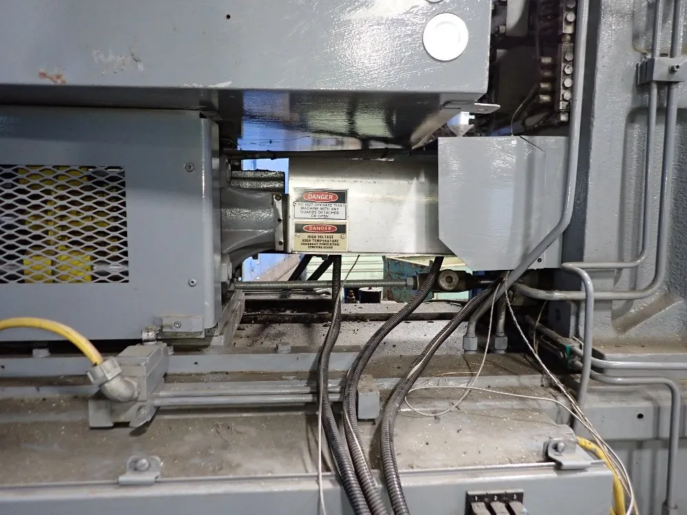 Newbury Vertical Injection Molder - V4 30ars