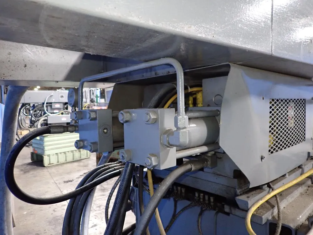 Newbury Vertical Injection Molder - V4 30ars
