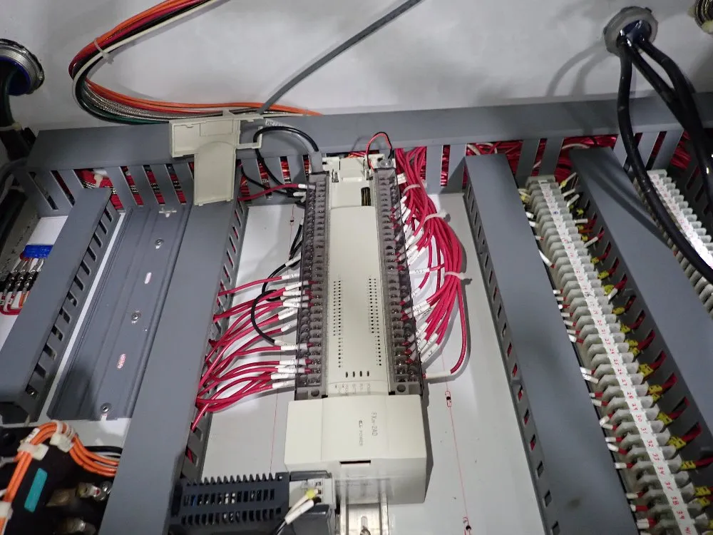 Newbury Vertical Injection Molder - V4 30ars