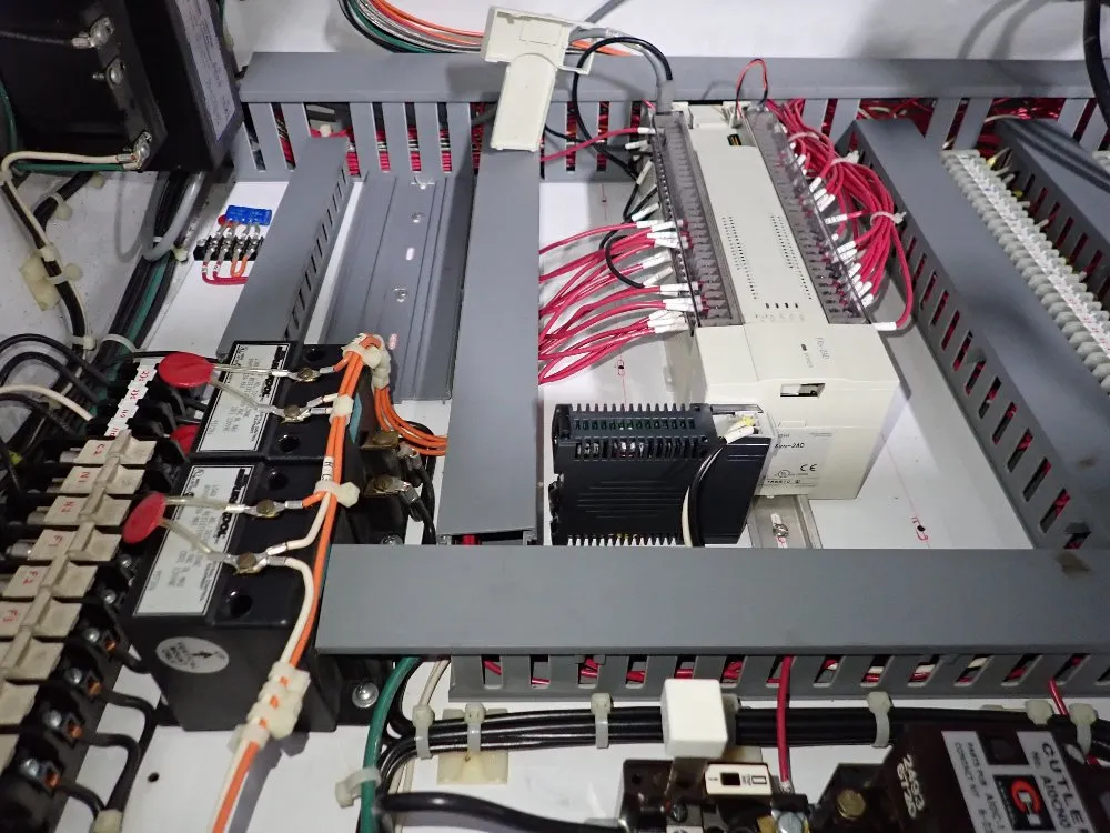 Newbury Vertical Injection Molder - V4 30ars