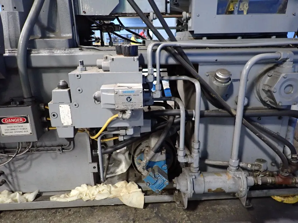 Newbury Vertical Injection Molder - V4 30ars