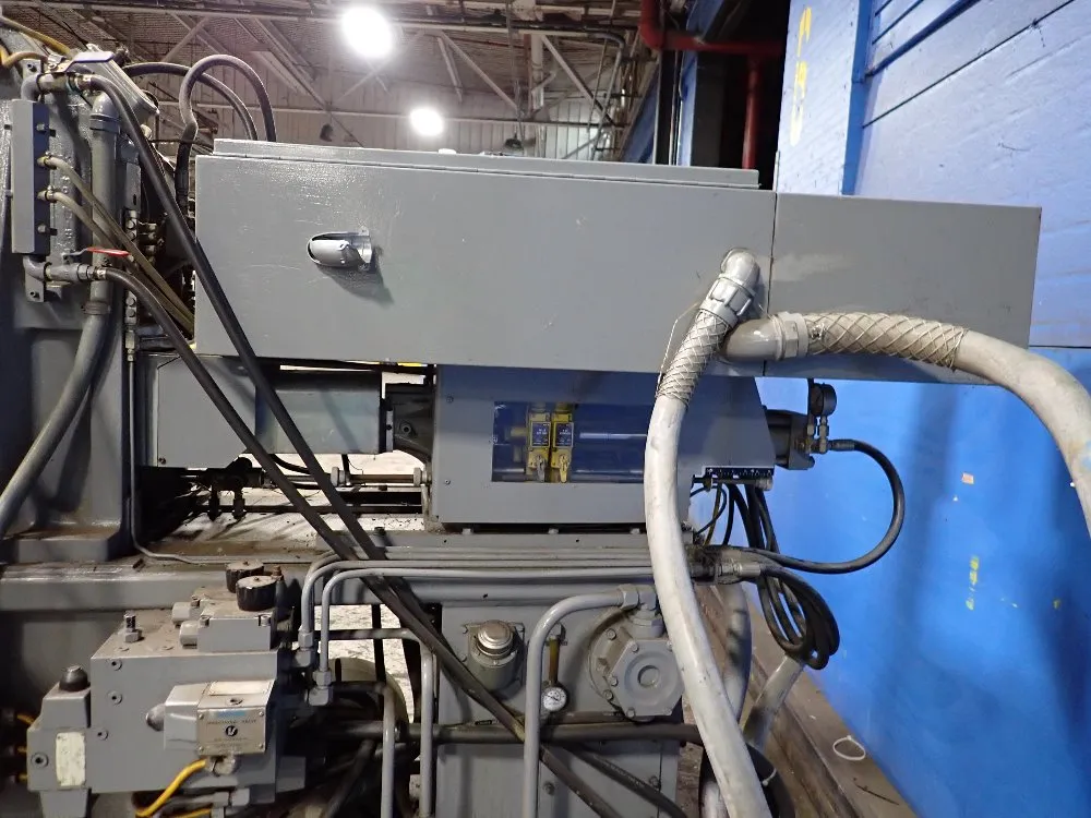 Newbury Vertical Injection Molder - V4 30ars