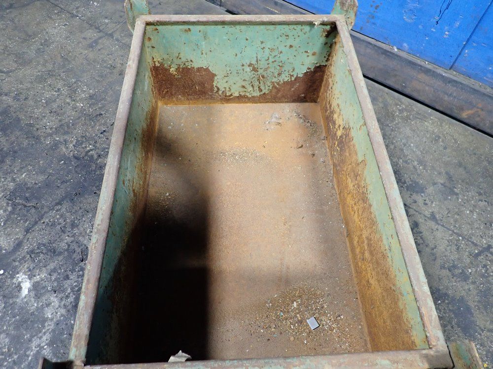 34" X 21" X 14" Stackable Metal Basket