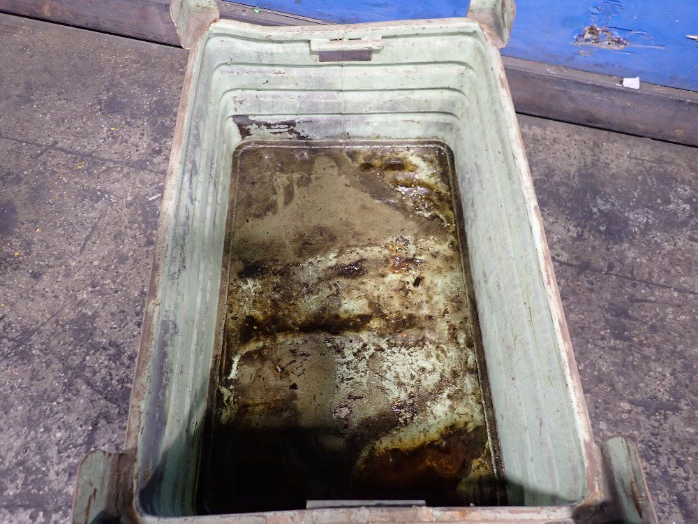 34" X 22" X 14" Stackable Metal Basket