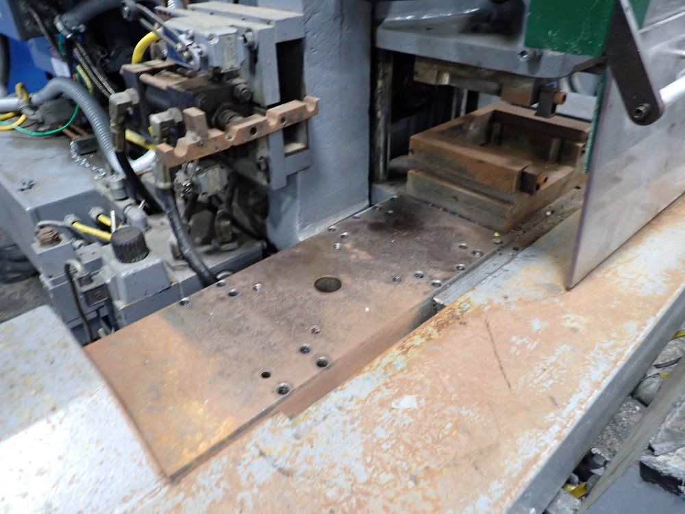 Newbury Vertical Injection Molder - V5-30ars