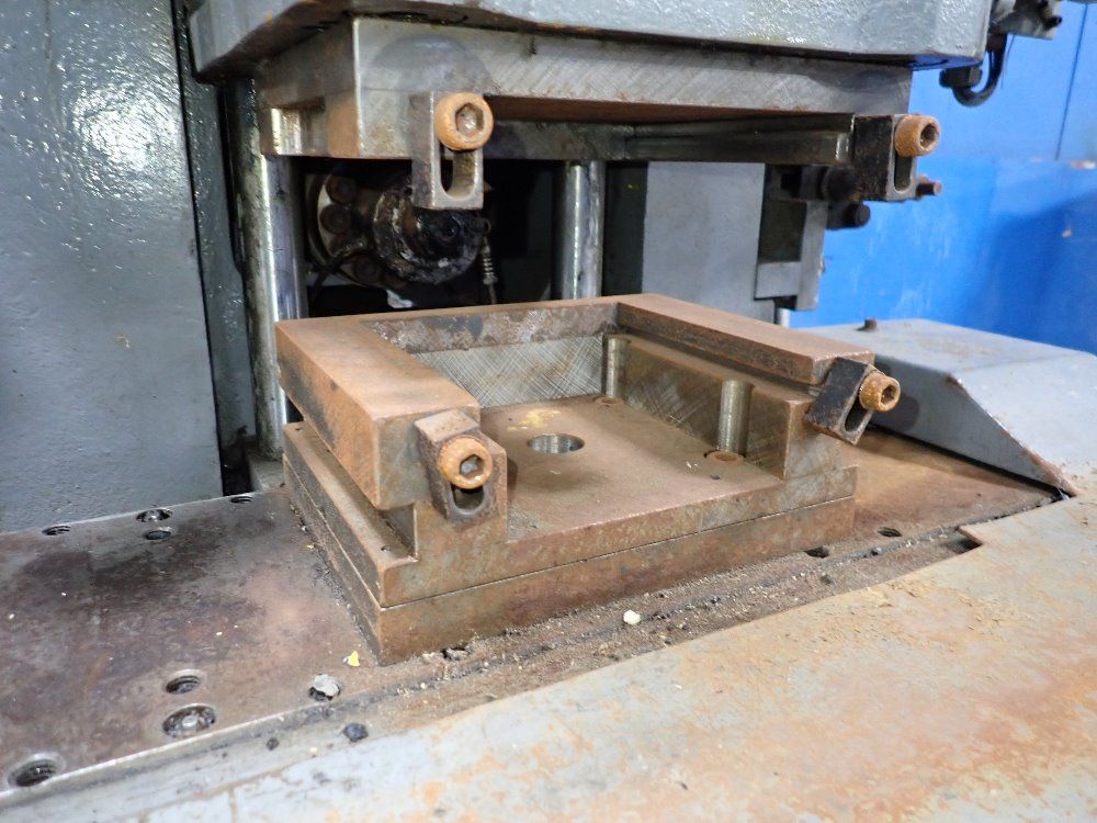 Newbury Vertical Injection Molder - V5-30ars