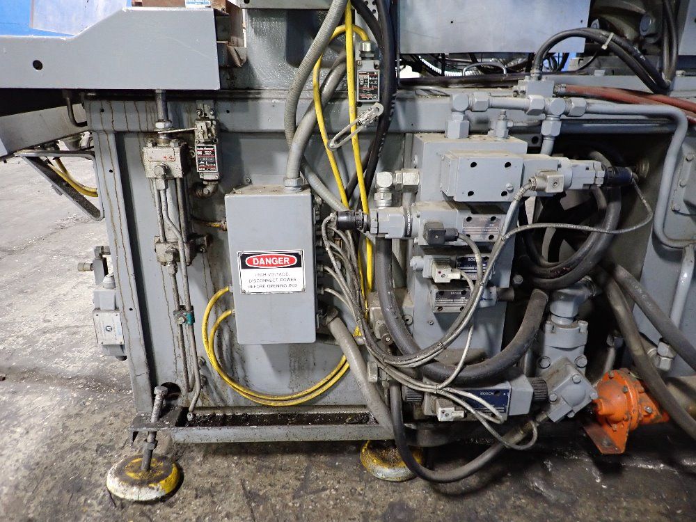 Newbury Vertical Injection Molder - V5-30ars