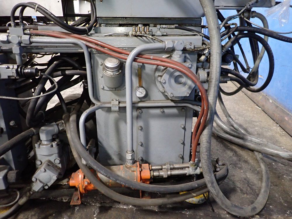 Newbury Vertical Injection Molder - V5-30ars