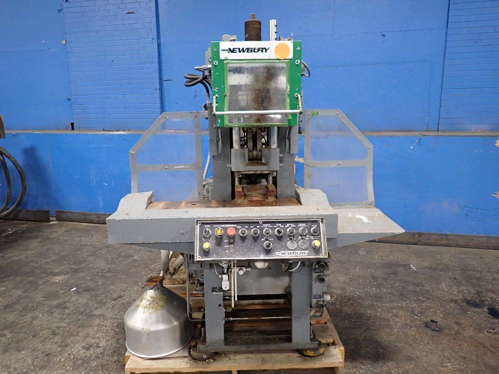 Newbury Vertical Injection Molder - V14 30ars