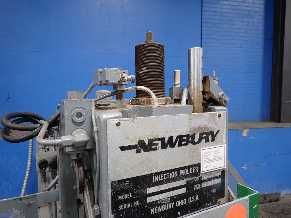 Newbury Vertical Injection Molder - V14 30ars