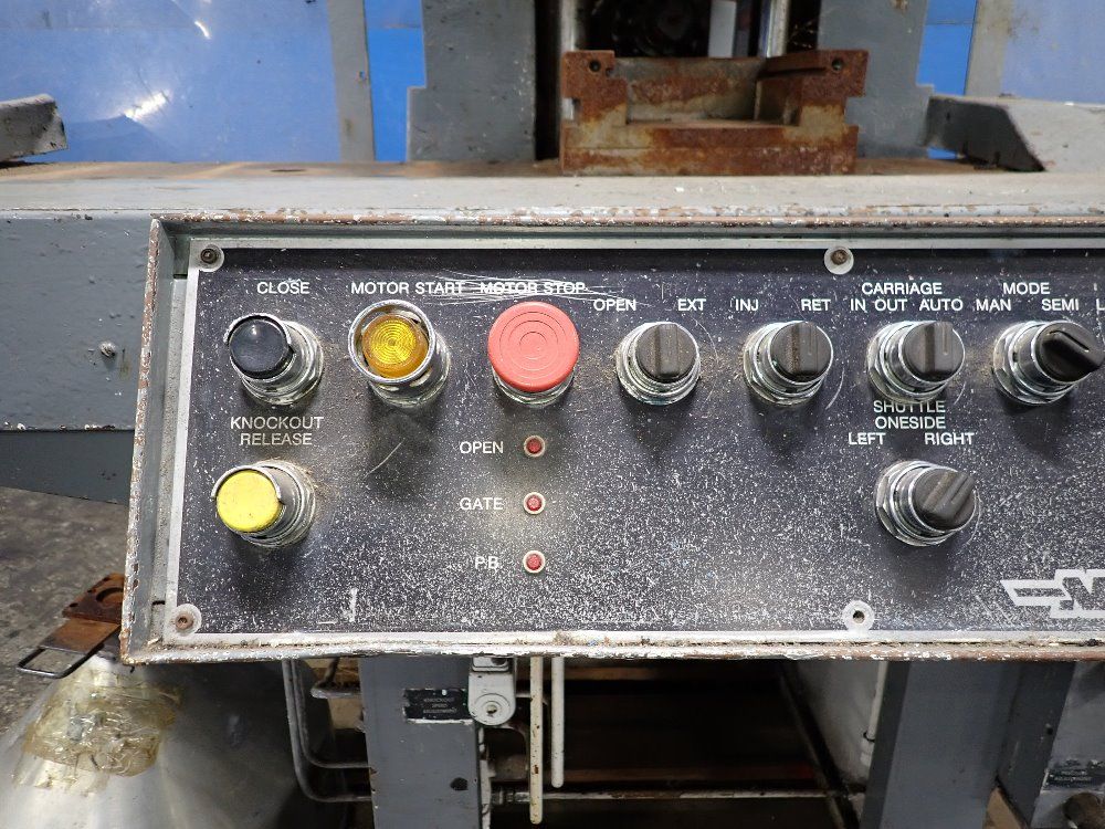 Newbury Vertical Injection Molder - V14 30ars