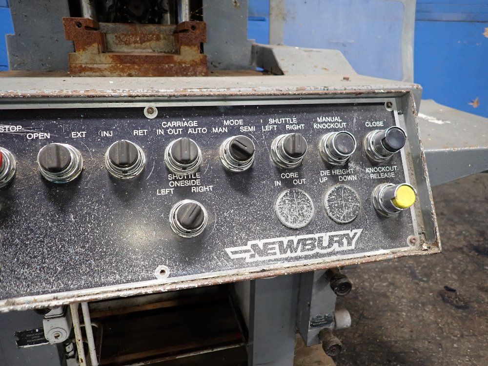 Newbury Vertical Injection Molder - V14 30ars