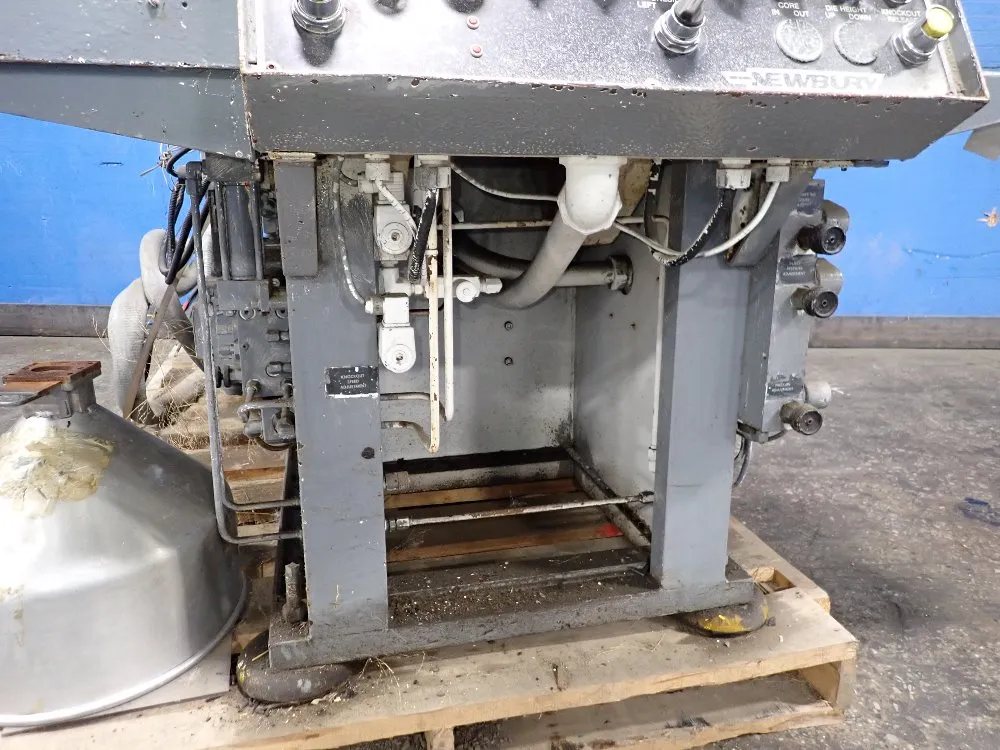 Newbury Vertical Injection Molder - V14 30ars
