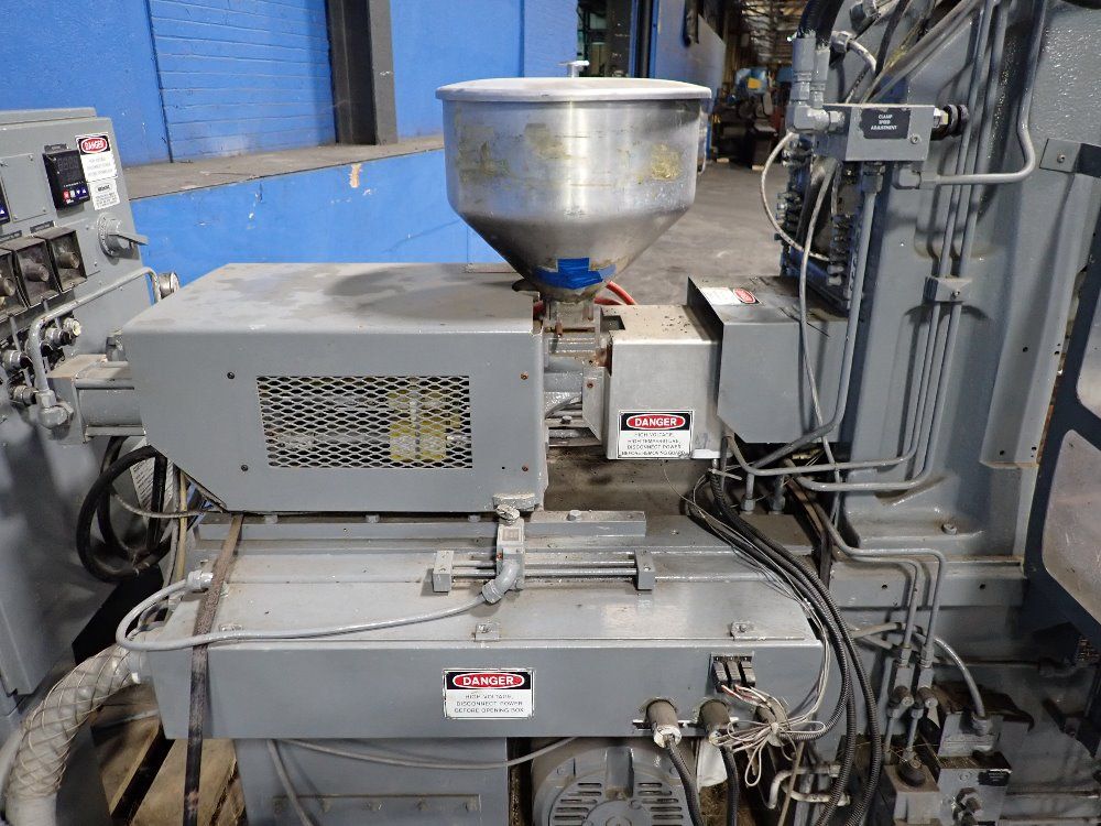 Newbury Vertical Injection Molder - V14 30ars