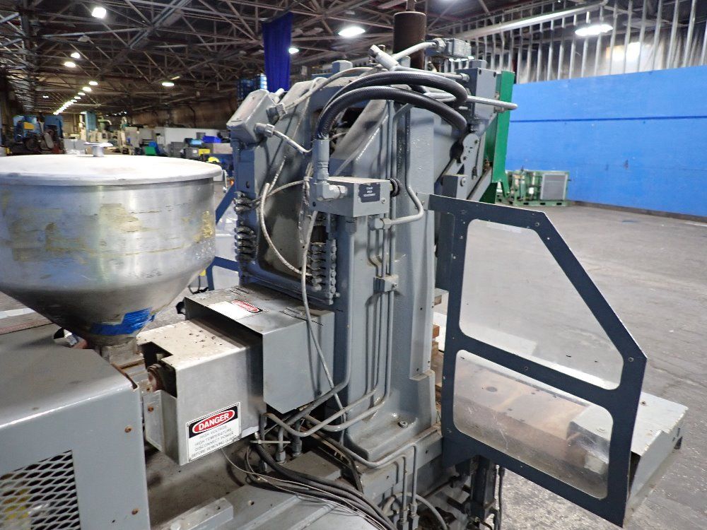 Newbury Vertical Injection Molder - V14 30ars