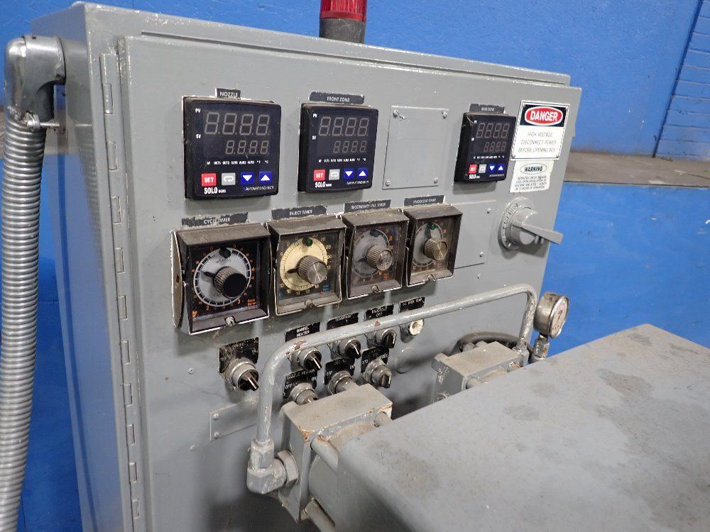 Newbury Vertical Injection Molder - V14 30ars