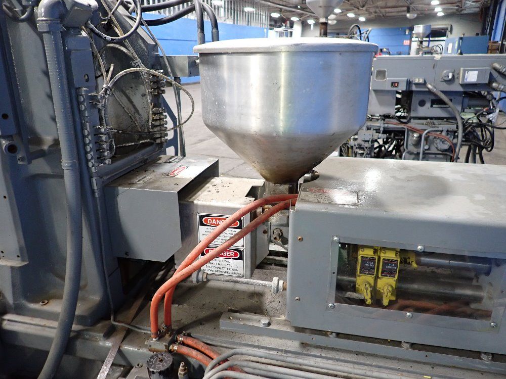 Newbury Vertical Injection Molder - V14 30ars