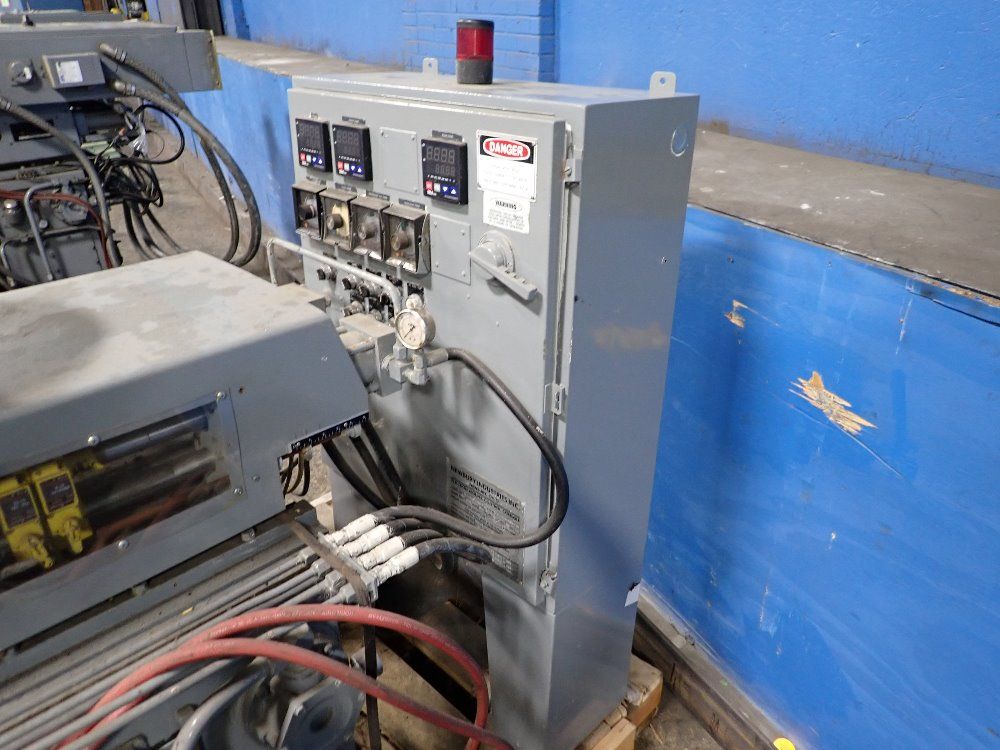 Newbury Vertical Injection Molder - V14 30ars