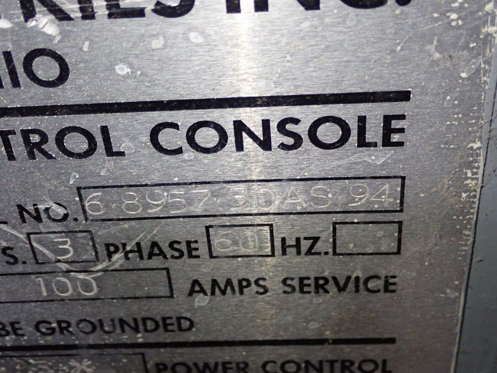 Newbury Vertical Injection Molder - V14 30ars