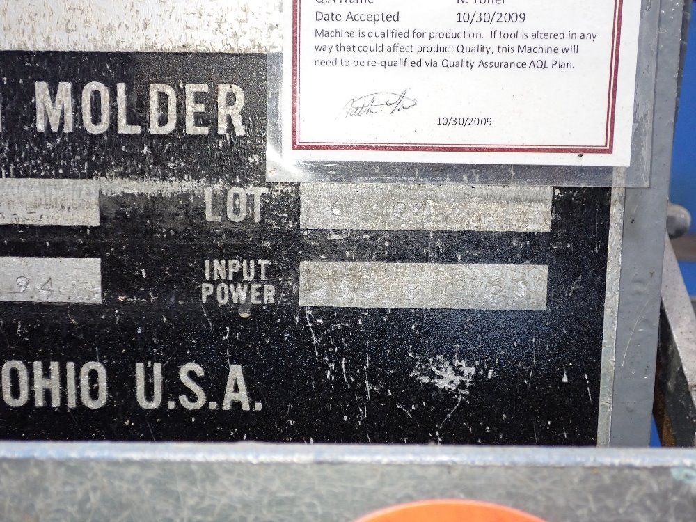 Newbury Vertical Injection Molder - V14 30ars