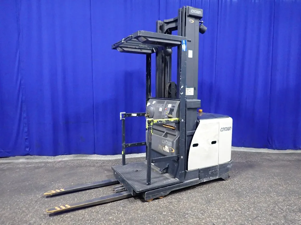 Crown 2900 Lbs Standup Forklift - 3400 Series