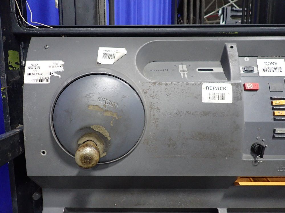 Crown 2900 Lbs Standup Forklift - 3400 Series