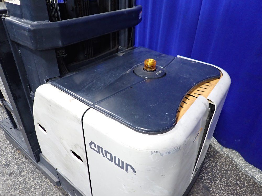 Crown 2900 Lbs Standup Forklift - 3400 Series