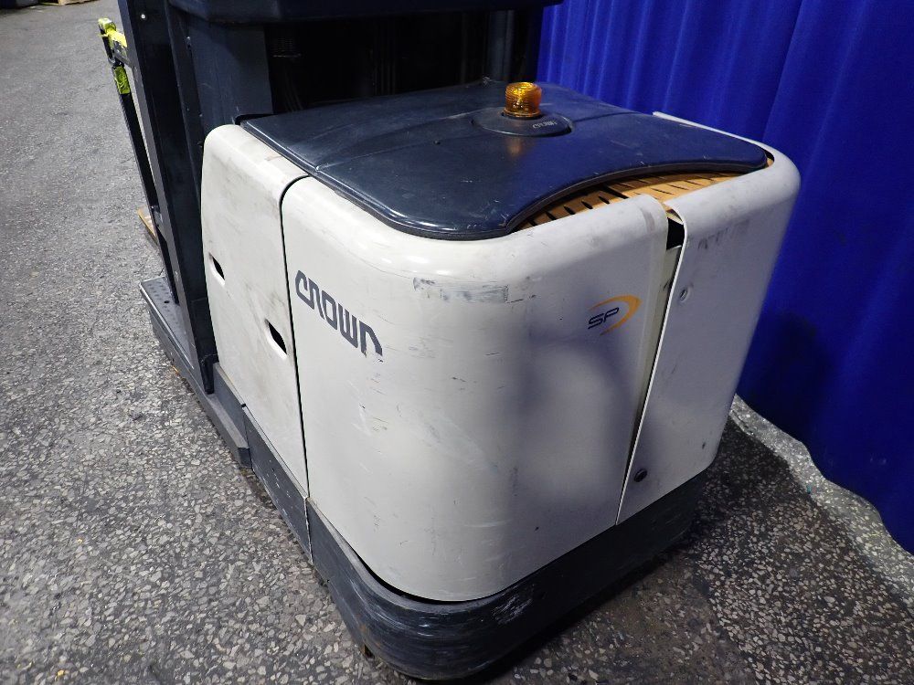 Crown 2900 Lbs Standup Forklift - 3400 Series