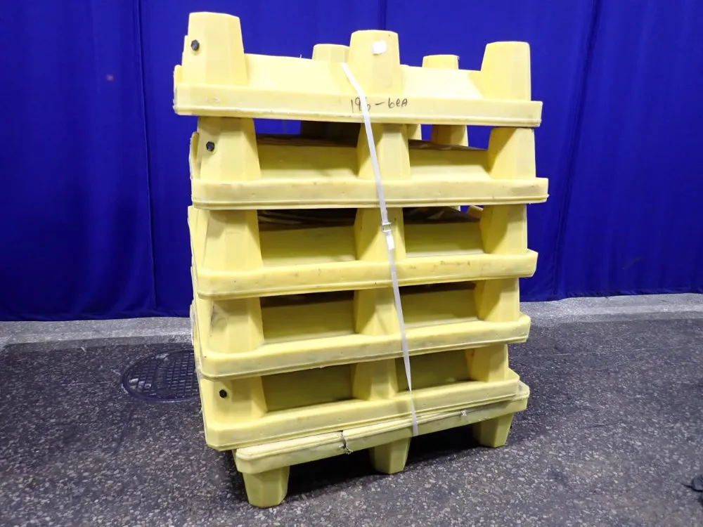 CONTAINMENT PALLETS