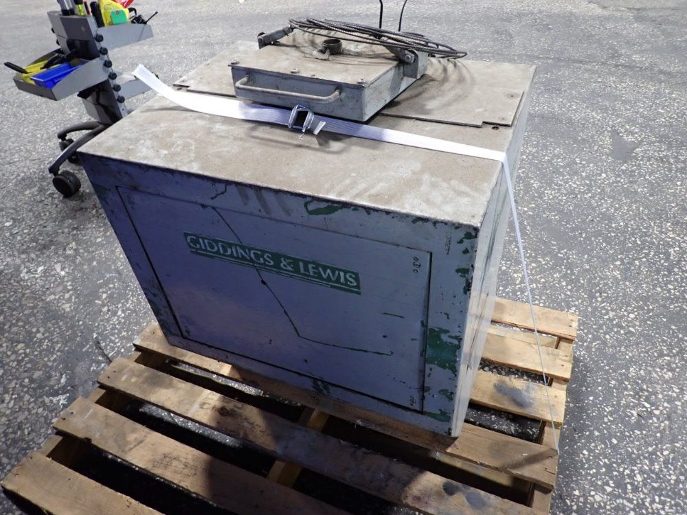 Giddings & Lewis Control Panel