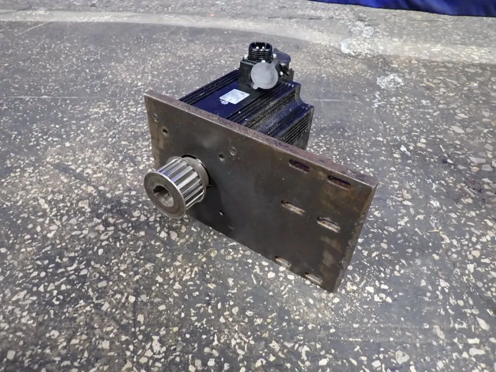 SERVO MOTOR