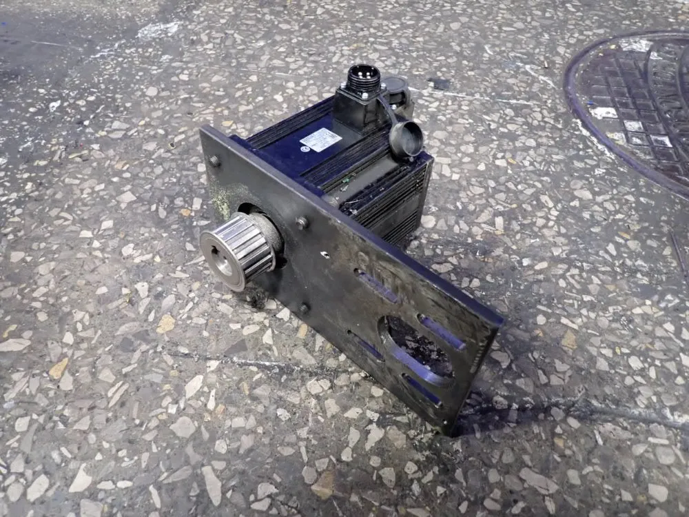 SERVO MOTOR