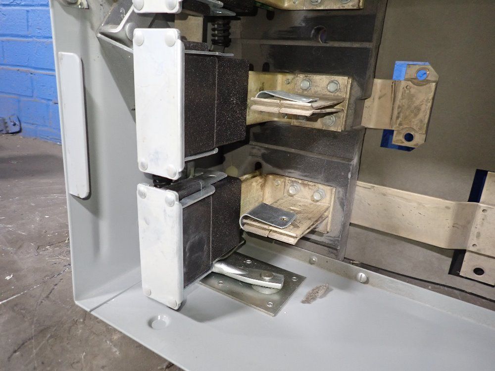 Siemens 400 Amp Panel Mount Switch - V7h3605