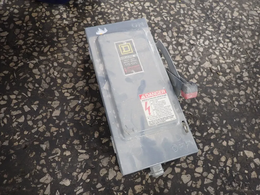 Square D 30 Amp Fusible Disconnect - H321n
