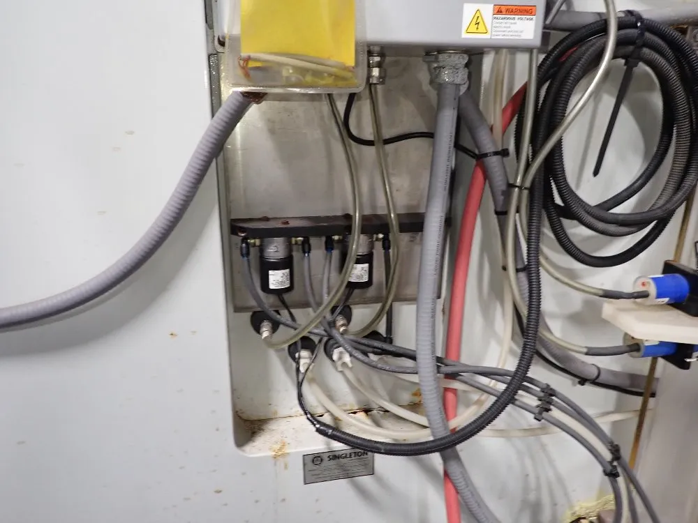 Singleton 98" X 48" X 45" Salt Chamber - Scch24