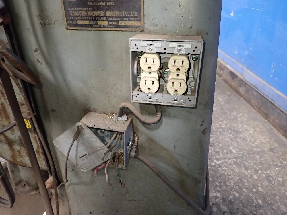 Yci 9" X 42" Vertical Mill - Ycm-1 1/2 Vs