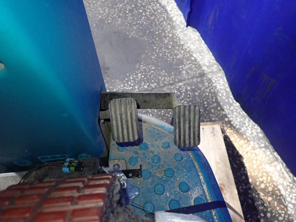 Tennant 32" Floor Burnisher - B10