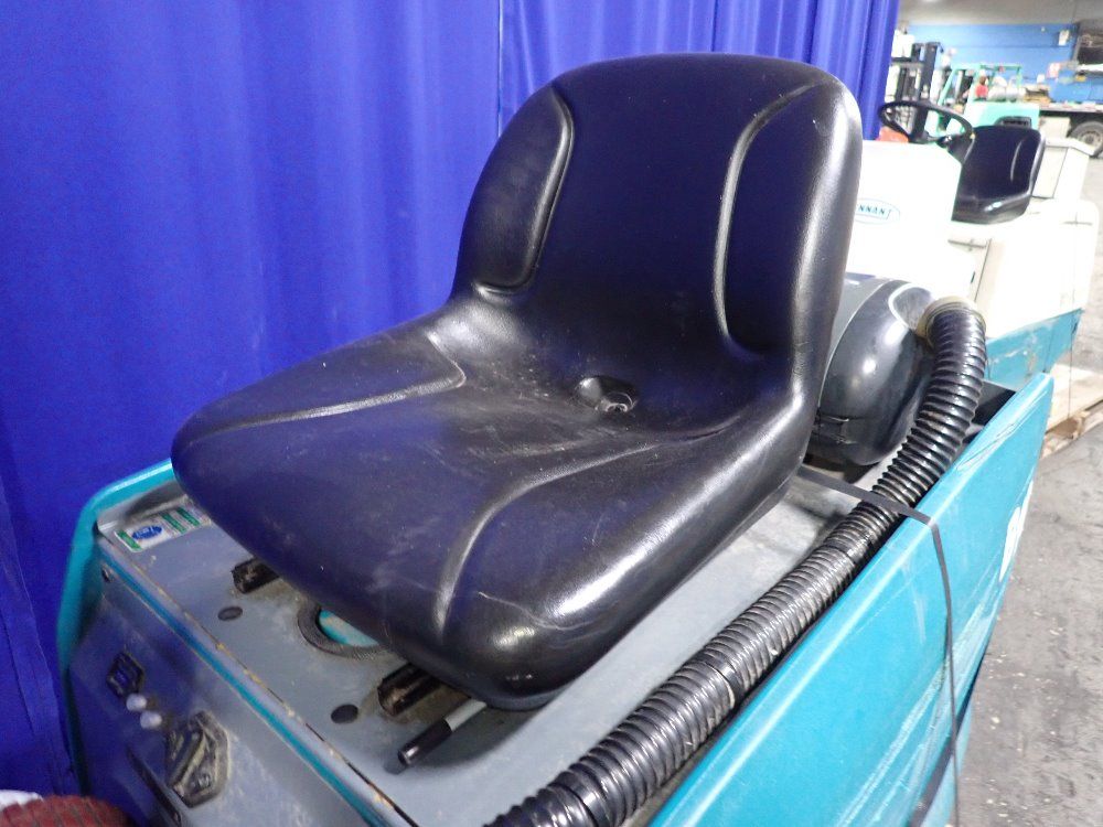 Tennant 32" Floor Burnisher - B10