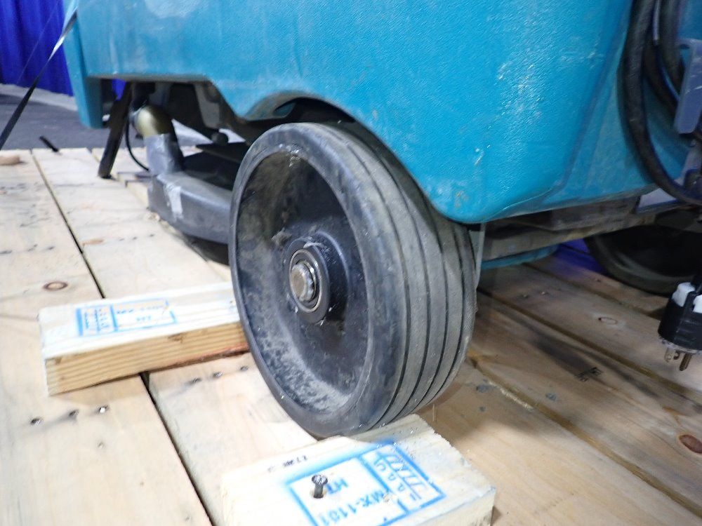 Tennant 32" Floor Burnisher - B10