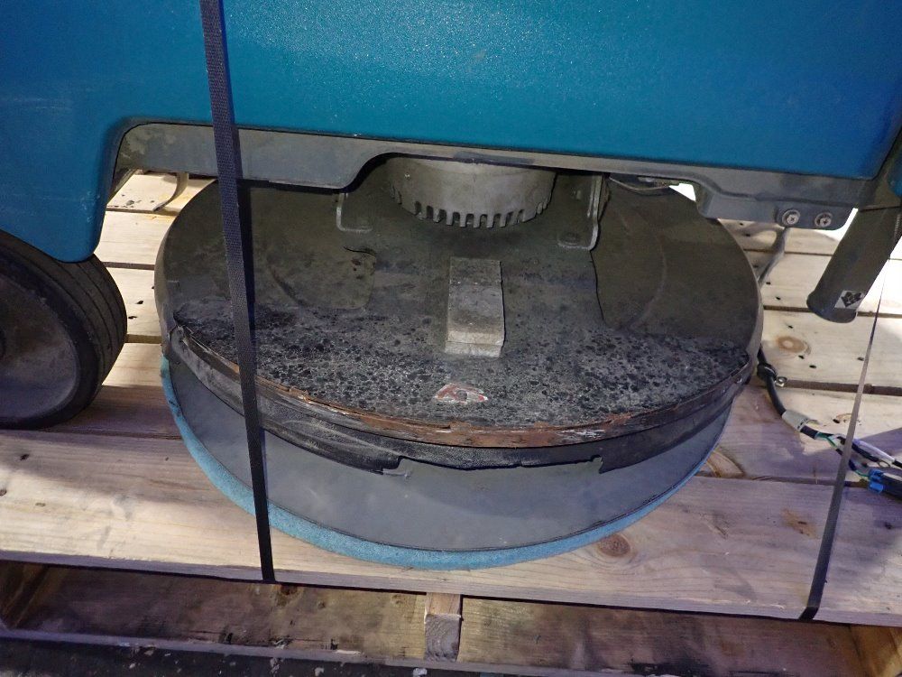 Tennant 32" Floor Burnisher - B10